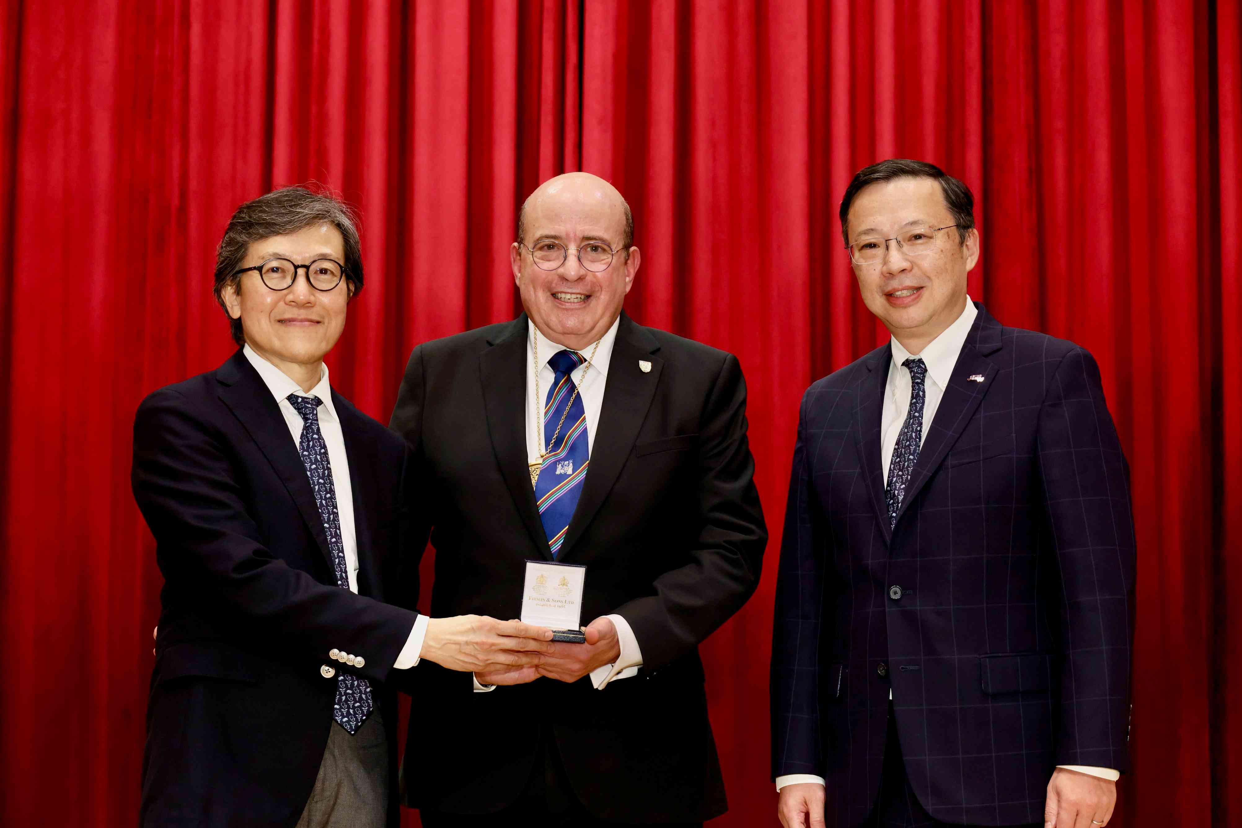 Hong Kong College of Physicians President Prof Daniel TM Chan presenting the AJS McFadzean Orator Medal to Professor Hany Eteiba, accompanied by Hong Kong College of Physicians Vice President Prof Anthony Chan
